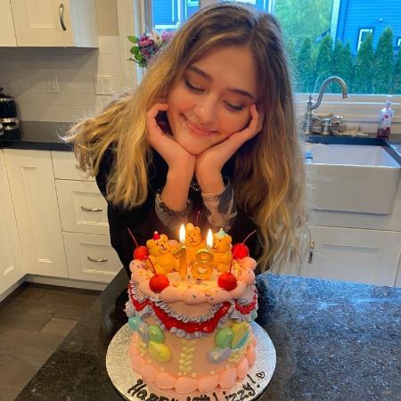 Lizzy Greene celebrated her eighteenth birthday in 2021.